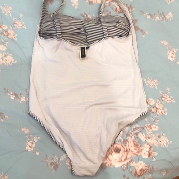 One piece swimsuit - Picture 3 of 7